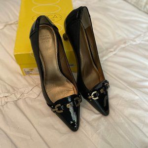 Circa Joan and David Kitten Heel Pump Size 9